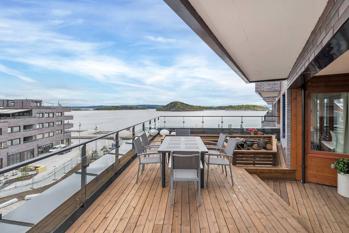 Deck overlooking the water at Blue Oasis Apartment