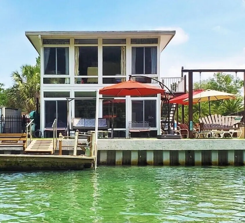 Little House on the River, Weeki Wachee