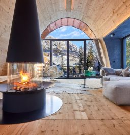 living room with floor to ceiling windows featuring mountain views