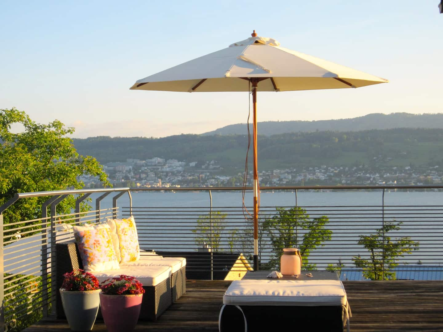 Terrace overlooking Lake Zürich
