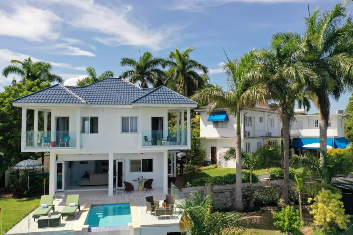 Double height Airbnb with pool and palm tree views