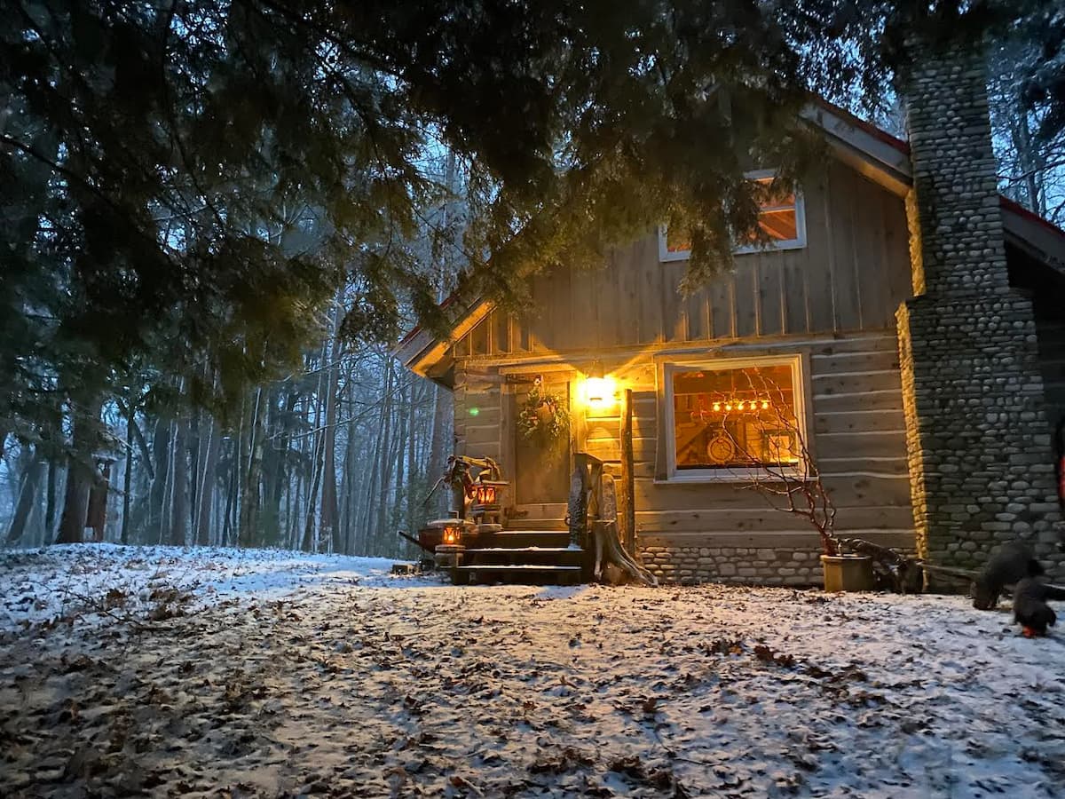 A wonderfully cozy retreat in the forest