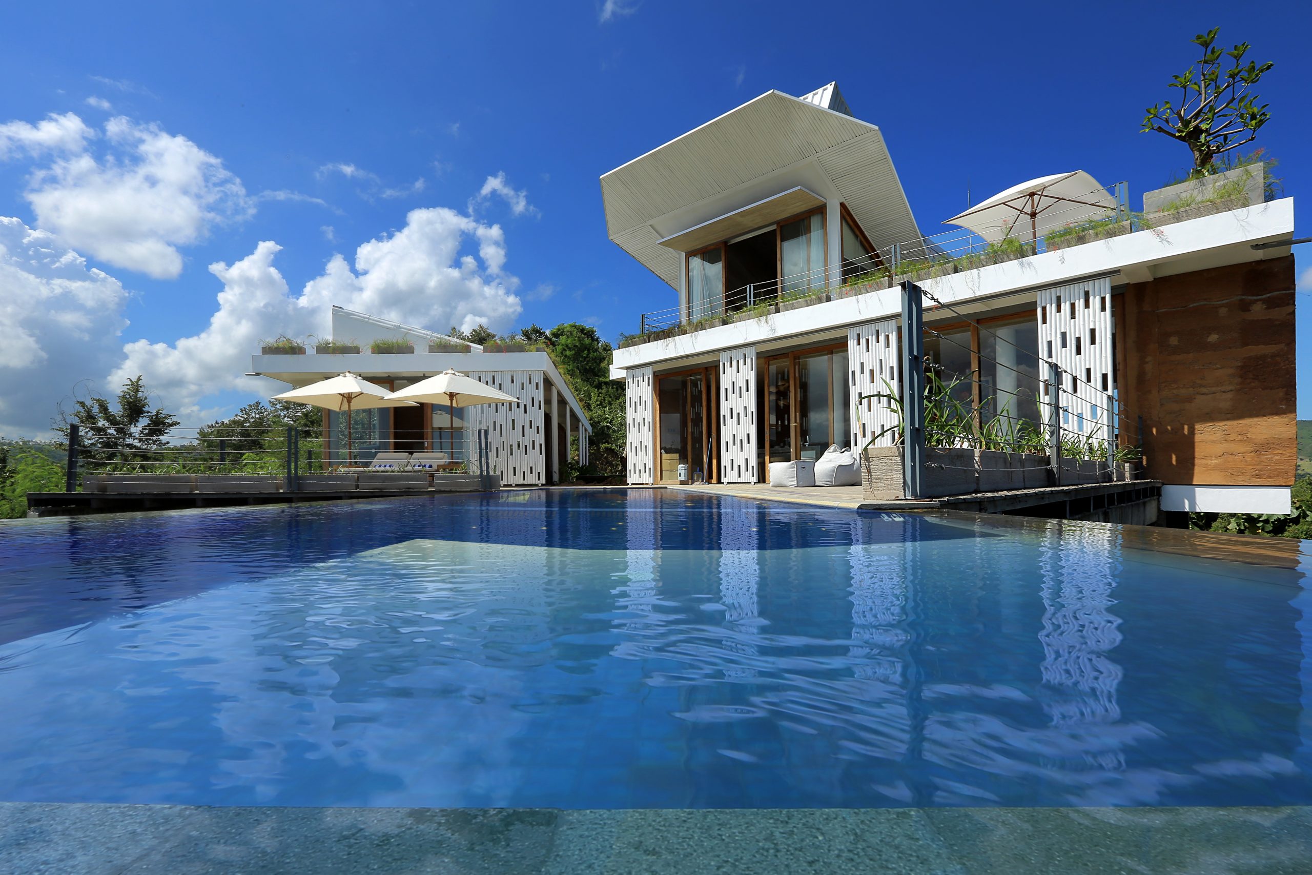 Infinity pool in front of the villa