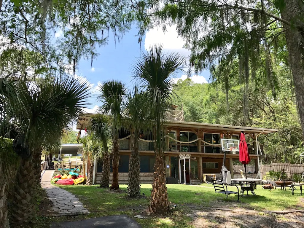 Home with Pontoon Boat, Kayaks & Paddleboards