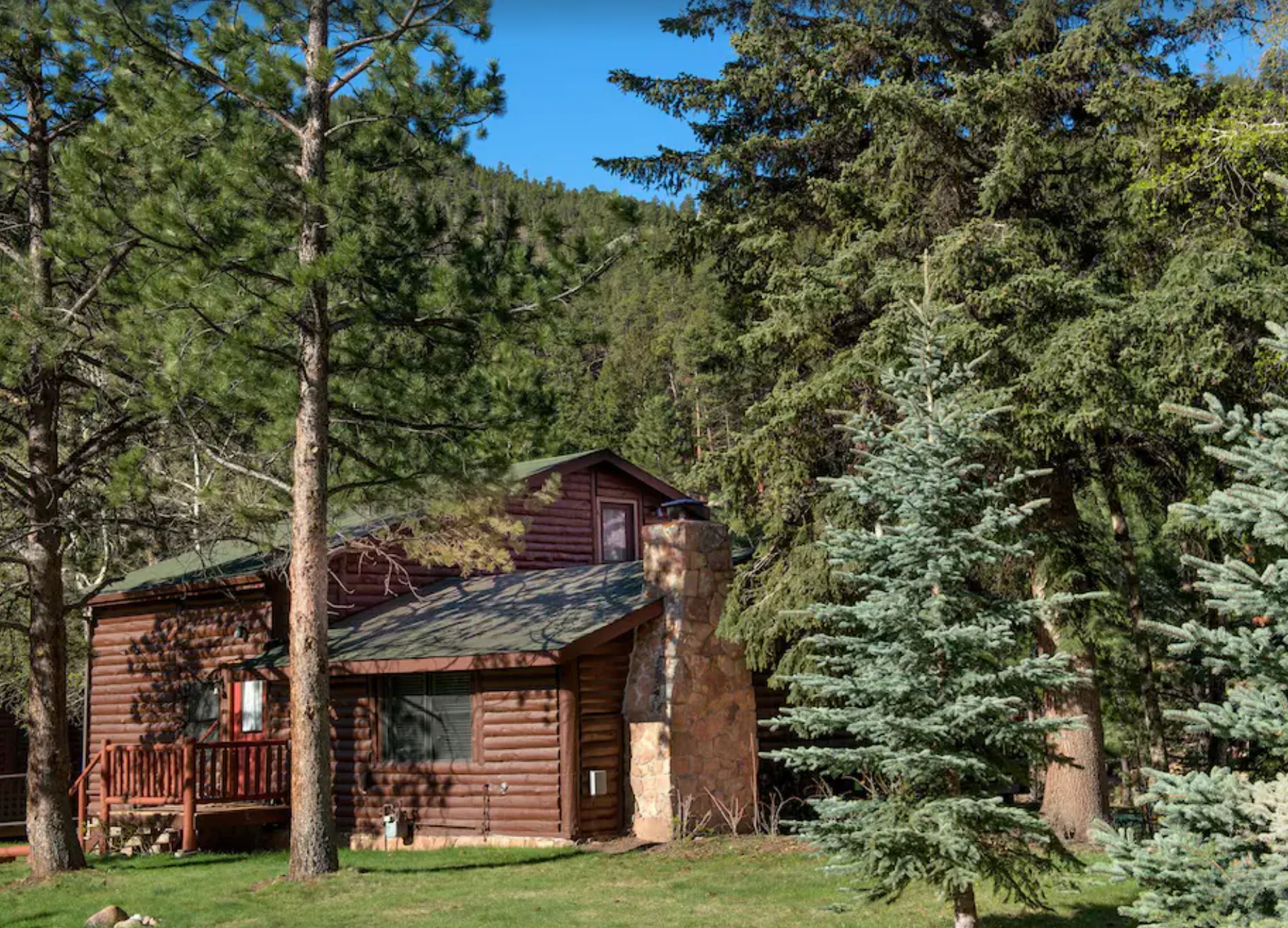 Cozy Log Cabin on Fall River