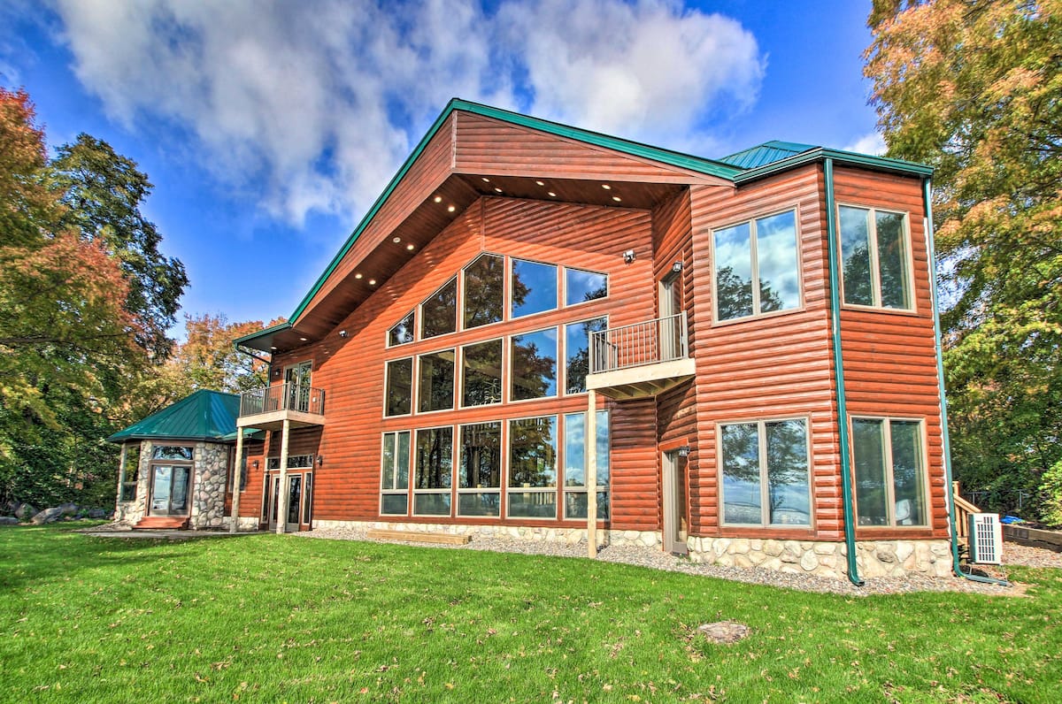 Exterior View of Waterfront Lake Mille Lacs