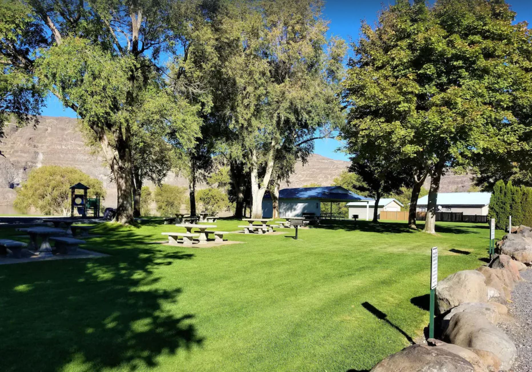 picnic area at Sprawling Full Hook-Up RV Sunland Estates