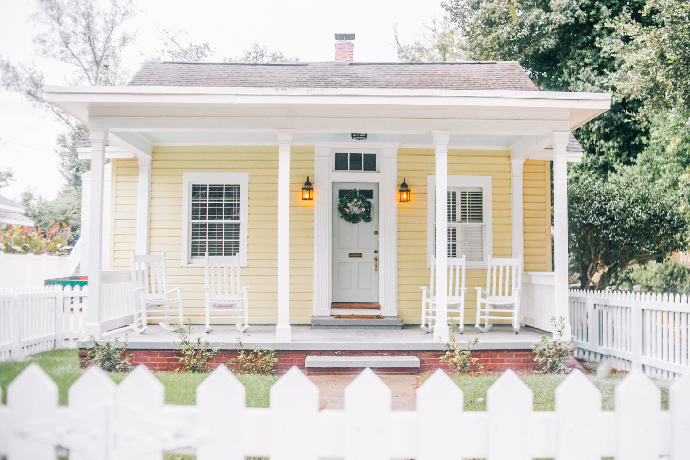 Cheery, Bright, Lowcountry 3-bedroom Daisy Cottage