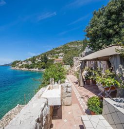 Beachfront terrace with a sea view