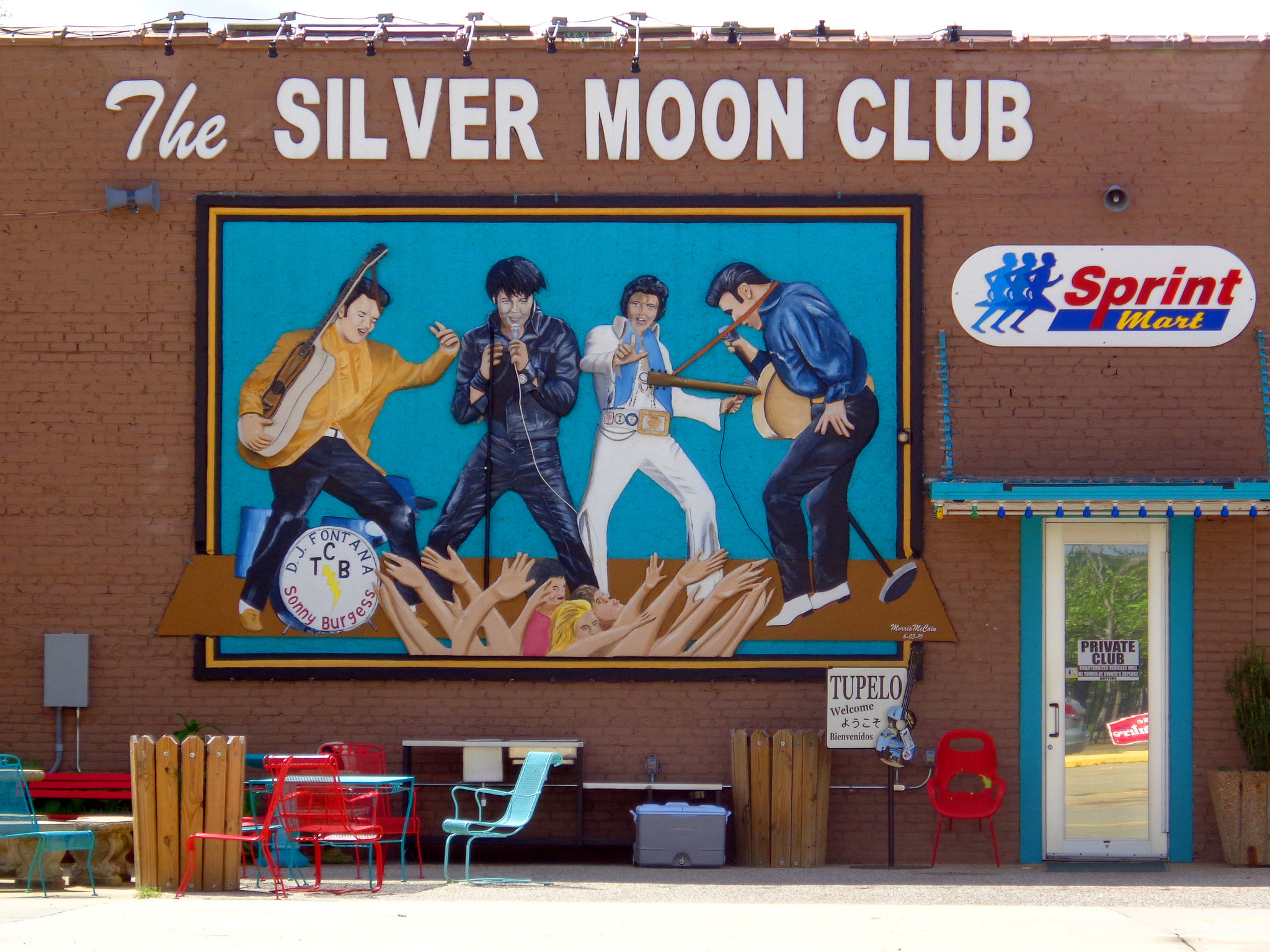 mural at the Silver Moon Club in Tupelo