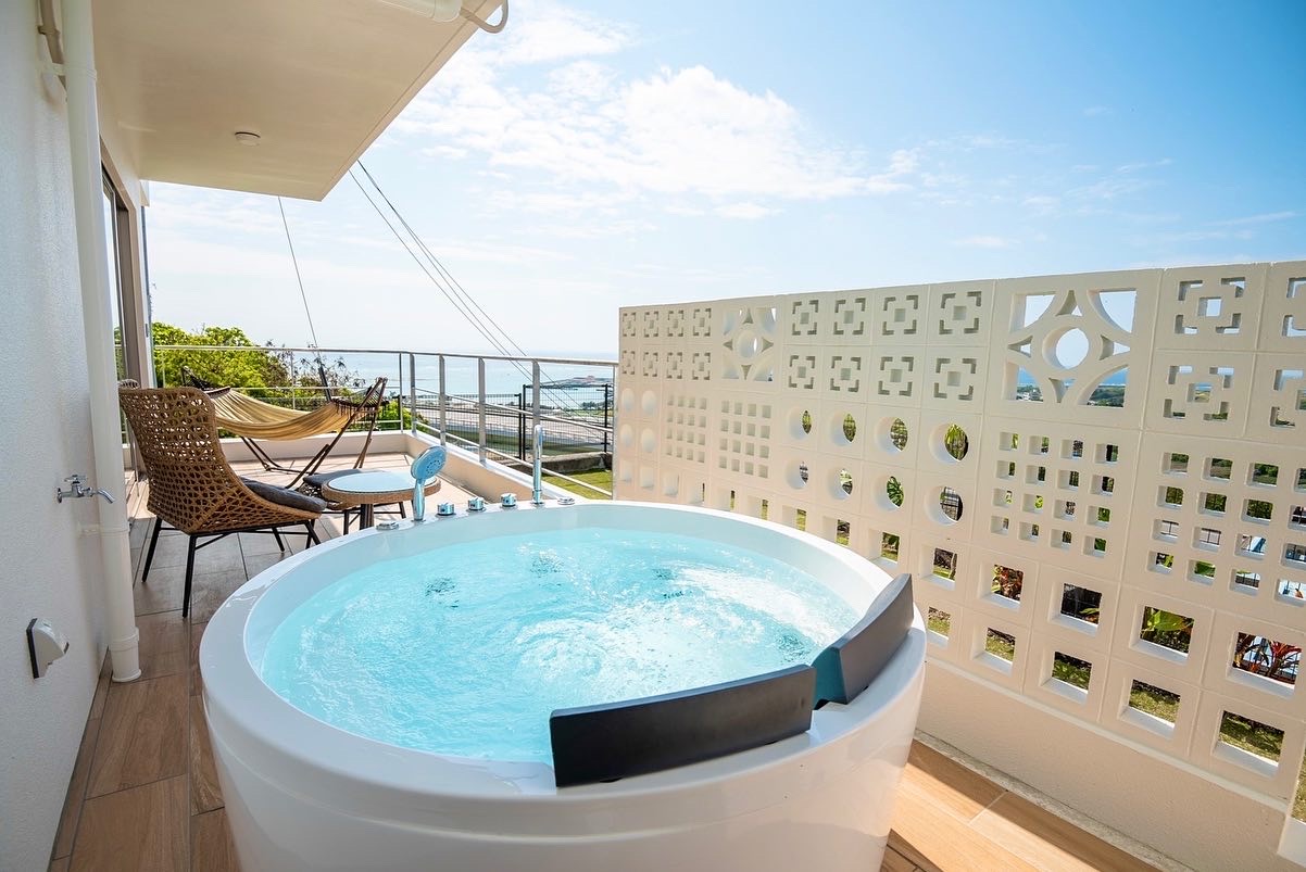 Villa with Jacuzzi & Ocean View