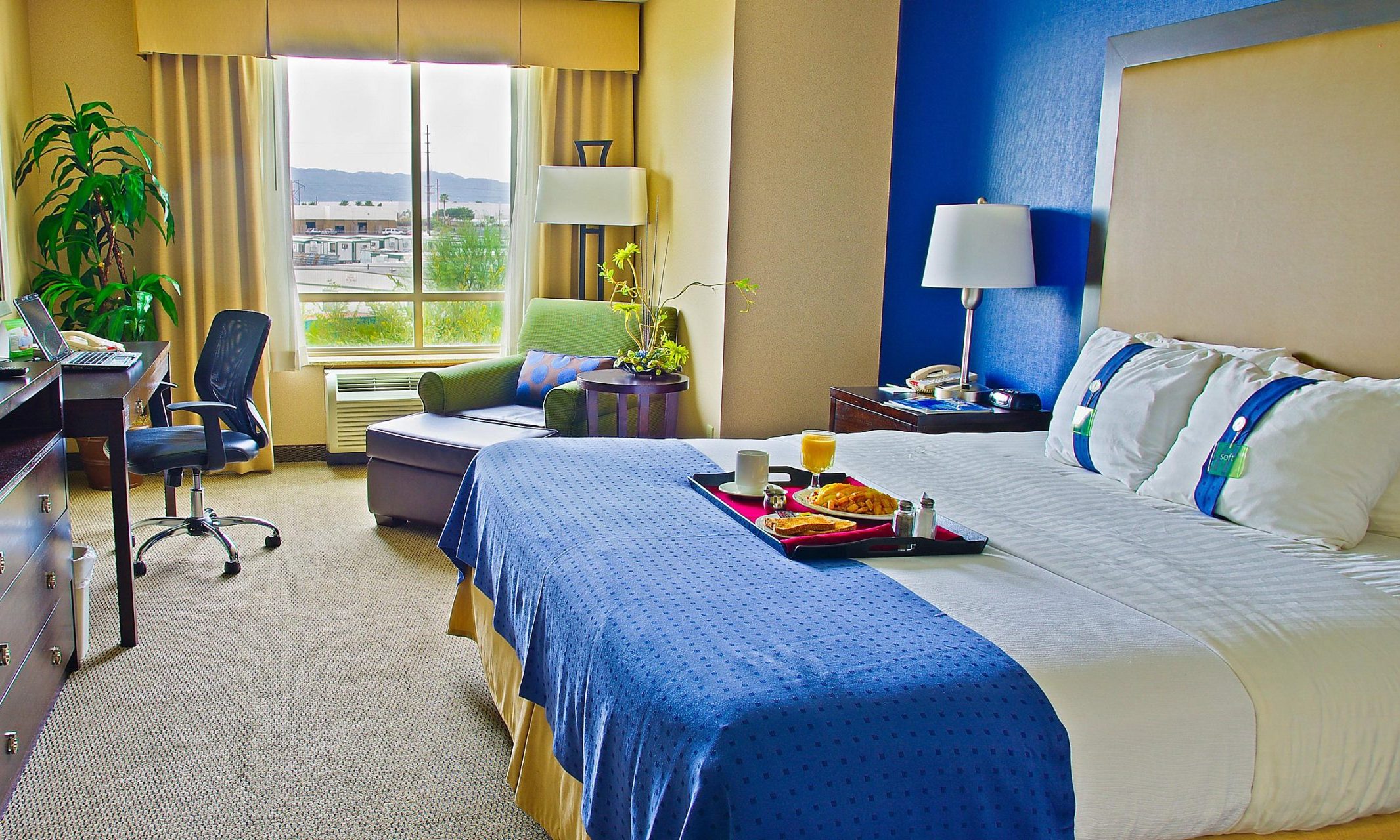 Holiday Inn & Suites Phoenix Airport