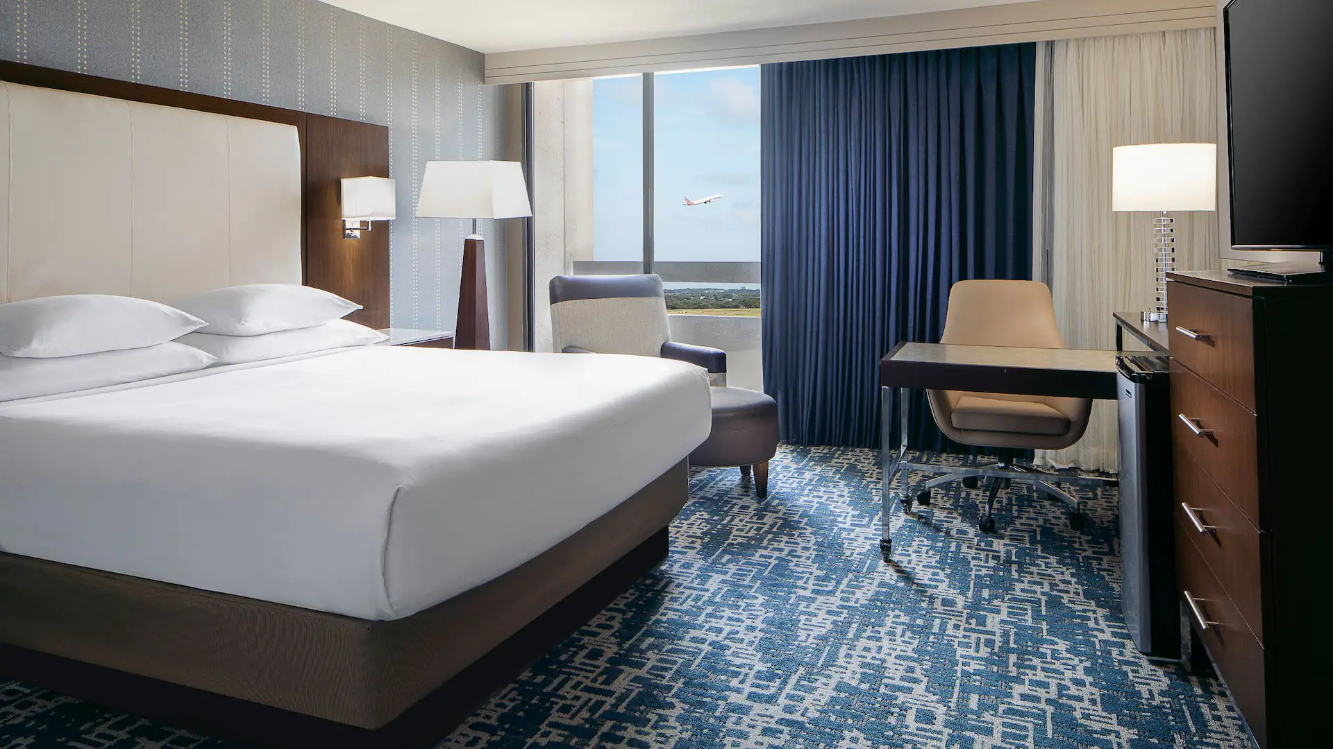 Top 11 Hotels With Free Shuttles Near Dallas/Fort Worth (DFW) Airport ...