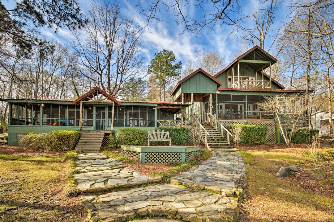 Charming Waterfront Ridgeway Cabin with Dock