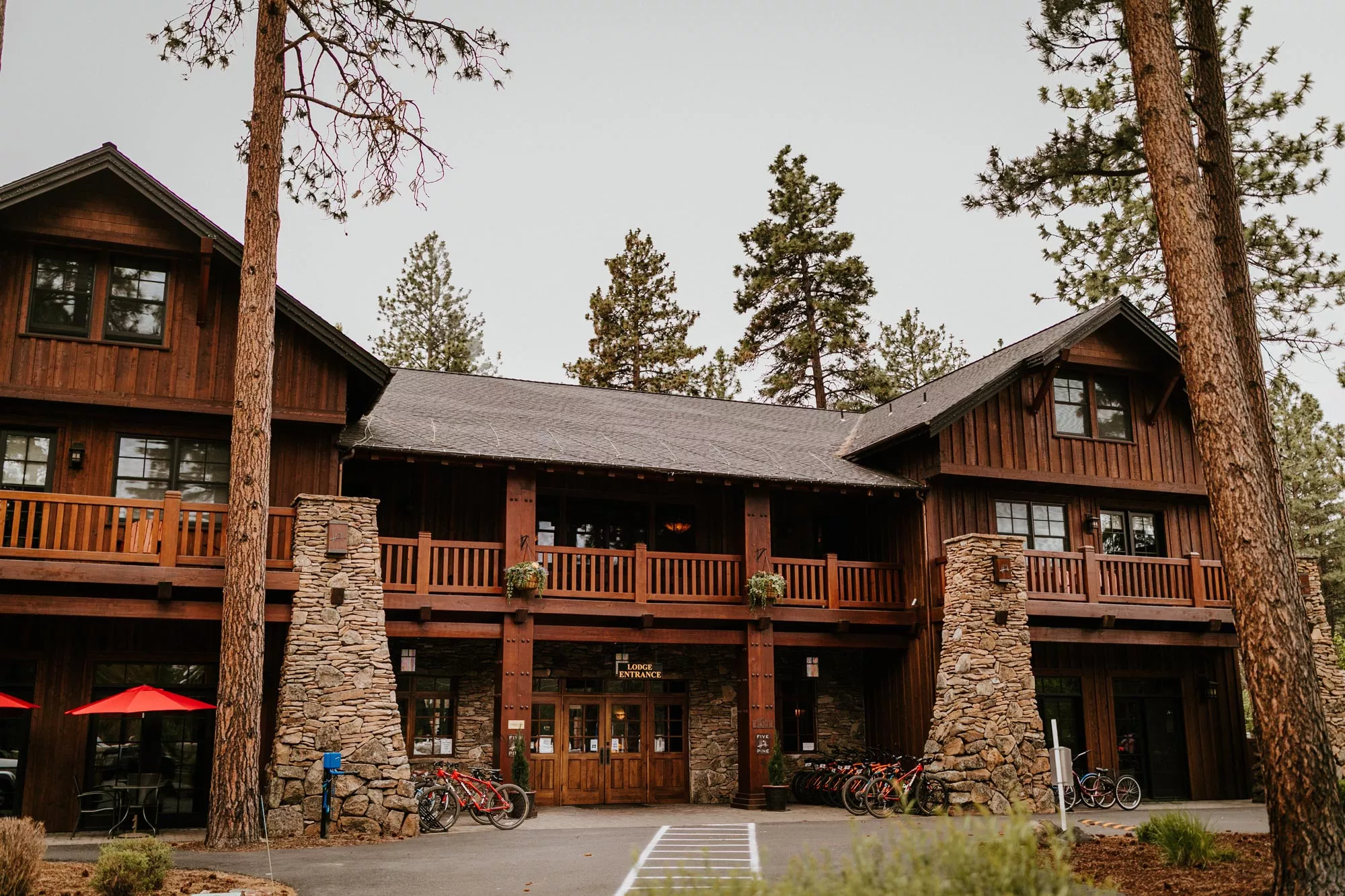 FivePine Lodge & Cabins