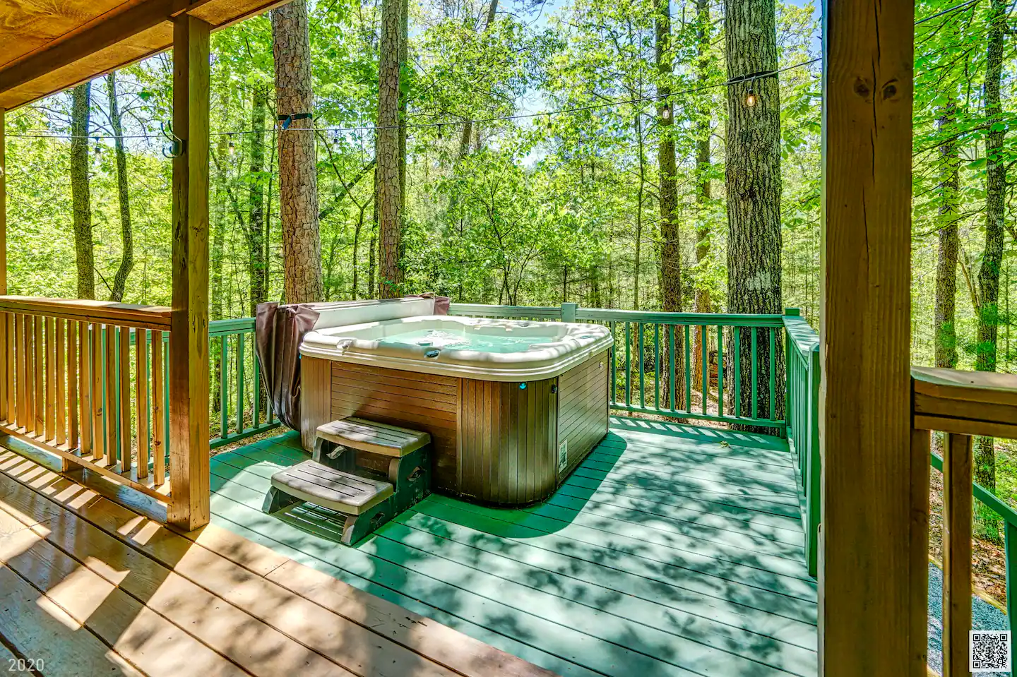 The Firefly - King Bed + Hot Tub + 6mi to Helen, GA