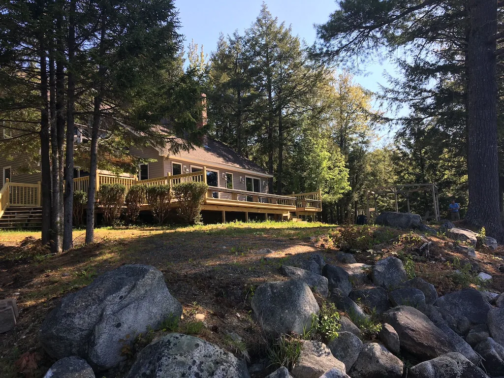 A spacious, four-season lake house for groups