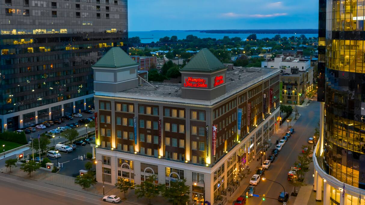 Hampton Inn & Suites Buffalo Downtown