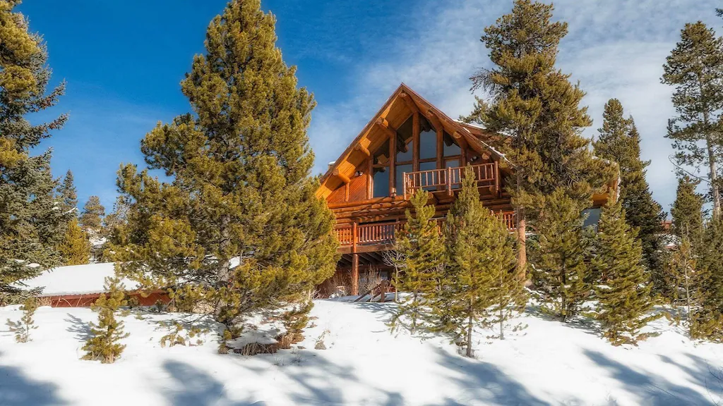 Log Home with Huge Deck & Incredible Views