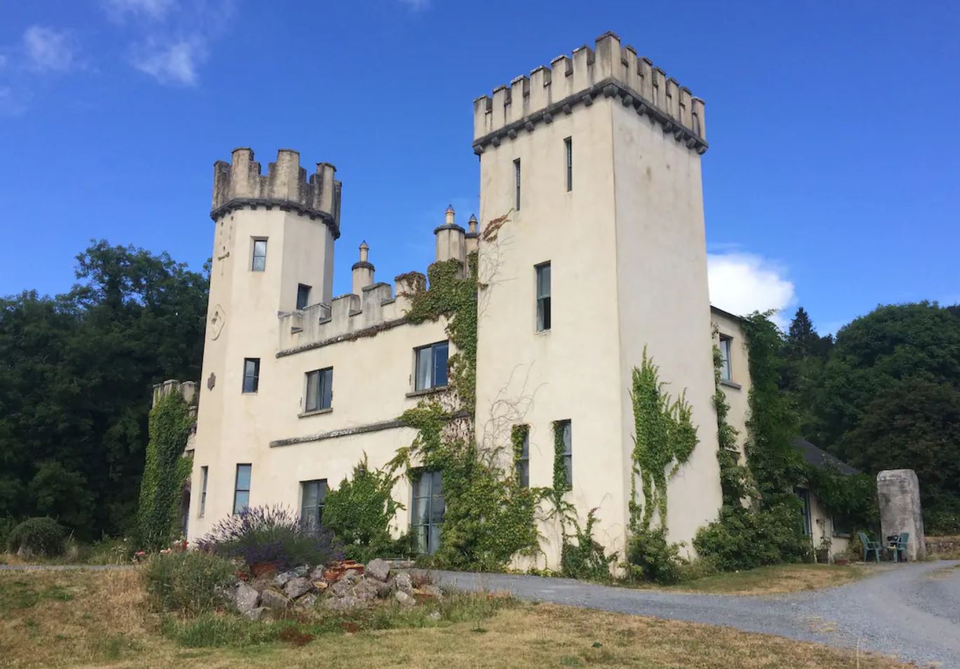 Unique Castle in Beautiful Surroundings