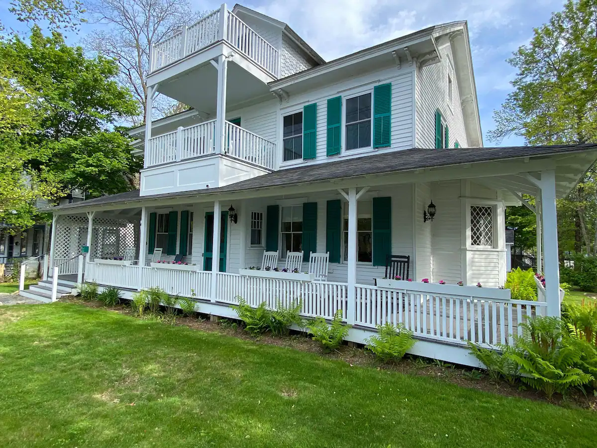 Petunia Cottage: Large Victorian in Bar Harbor