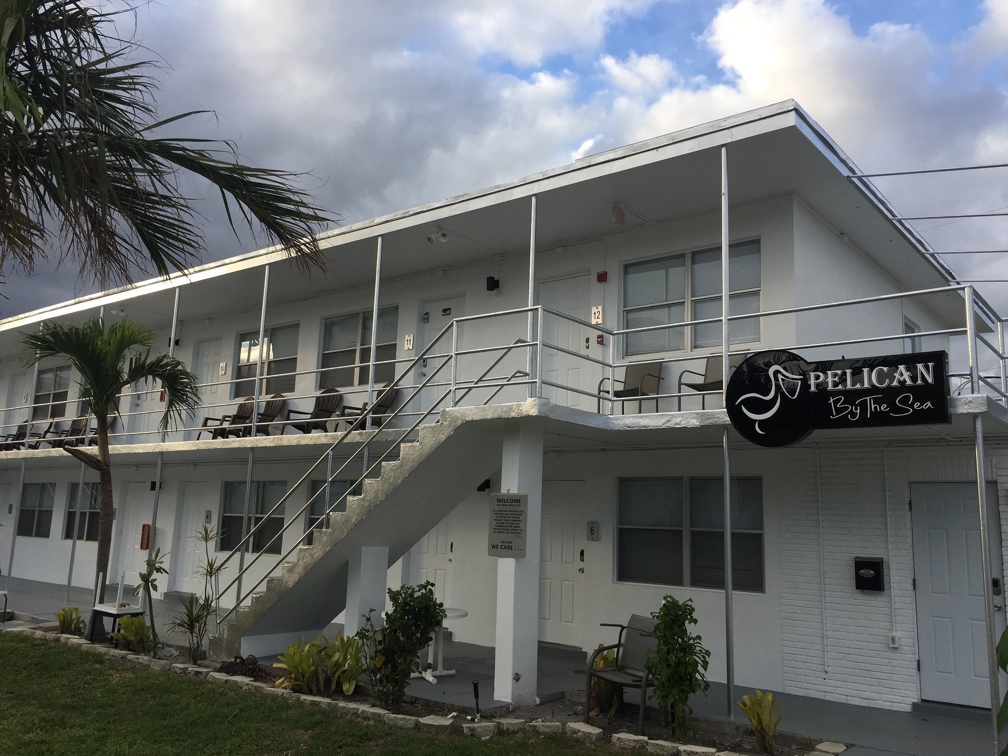 Pelican By The Sea Motel