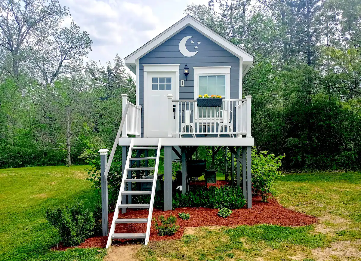 Beautiful & Romantic Treehouse Under The Stars