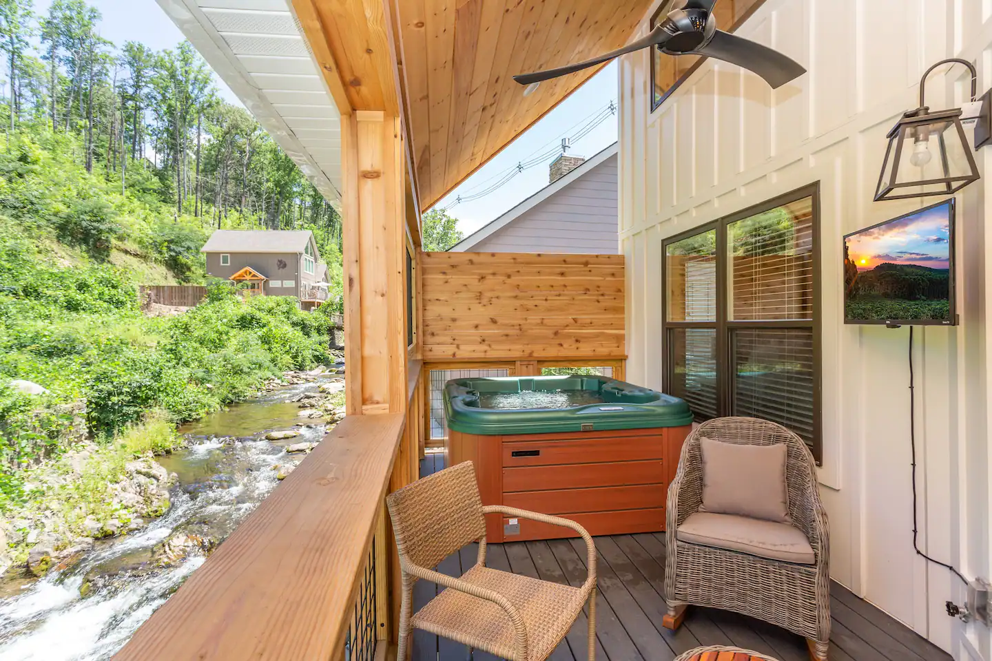 Cozy Waterfront Cabin With Hot Tub