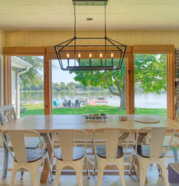 beatiful dining room with a lake view