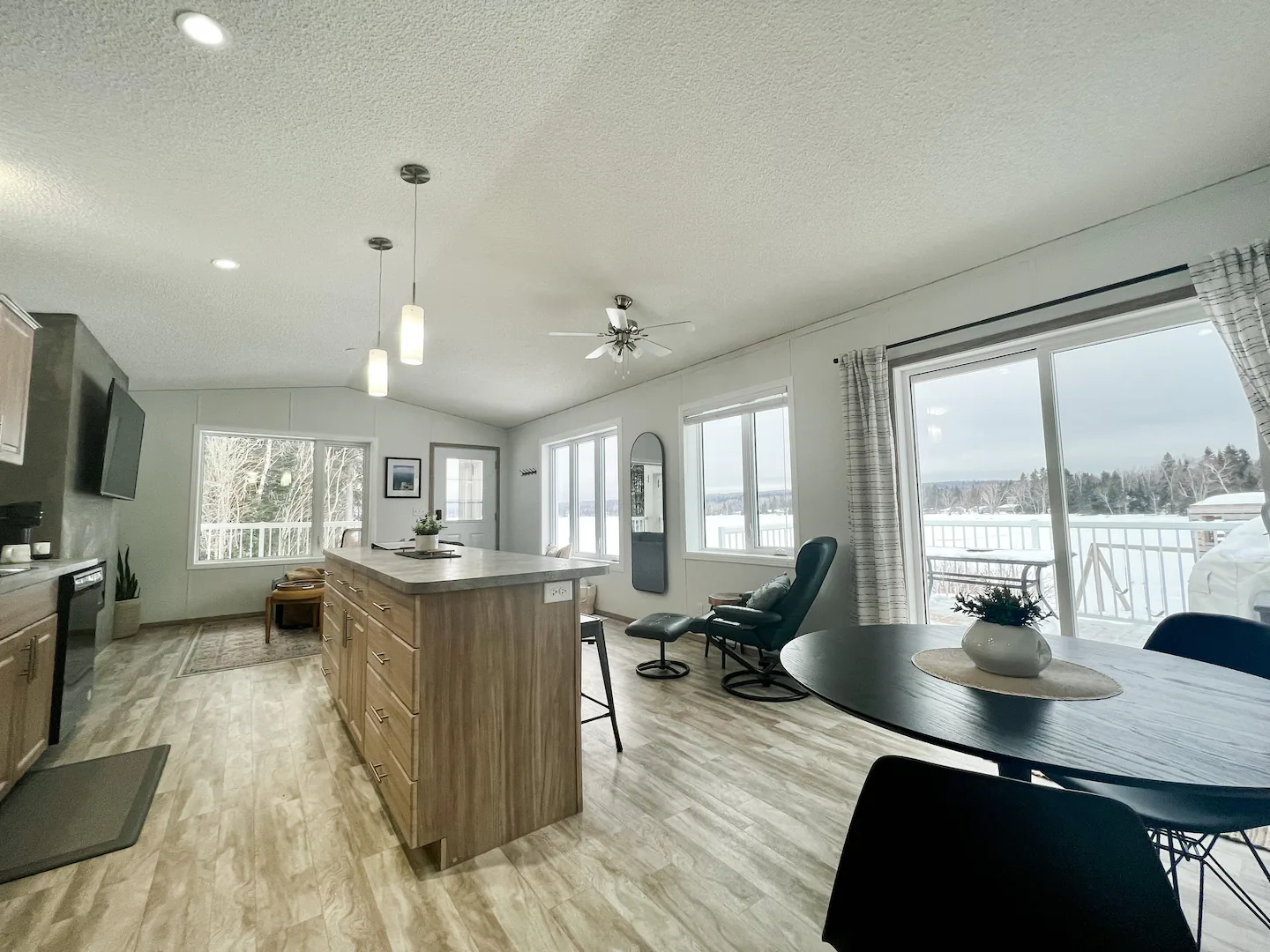 The Cove on Superior Beachfront All-Season Home