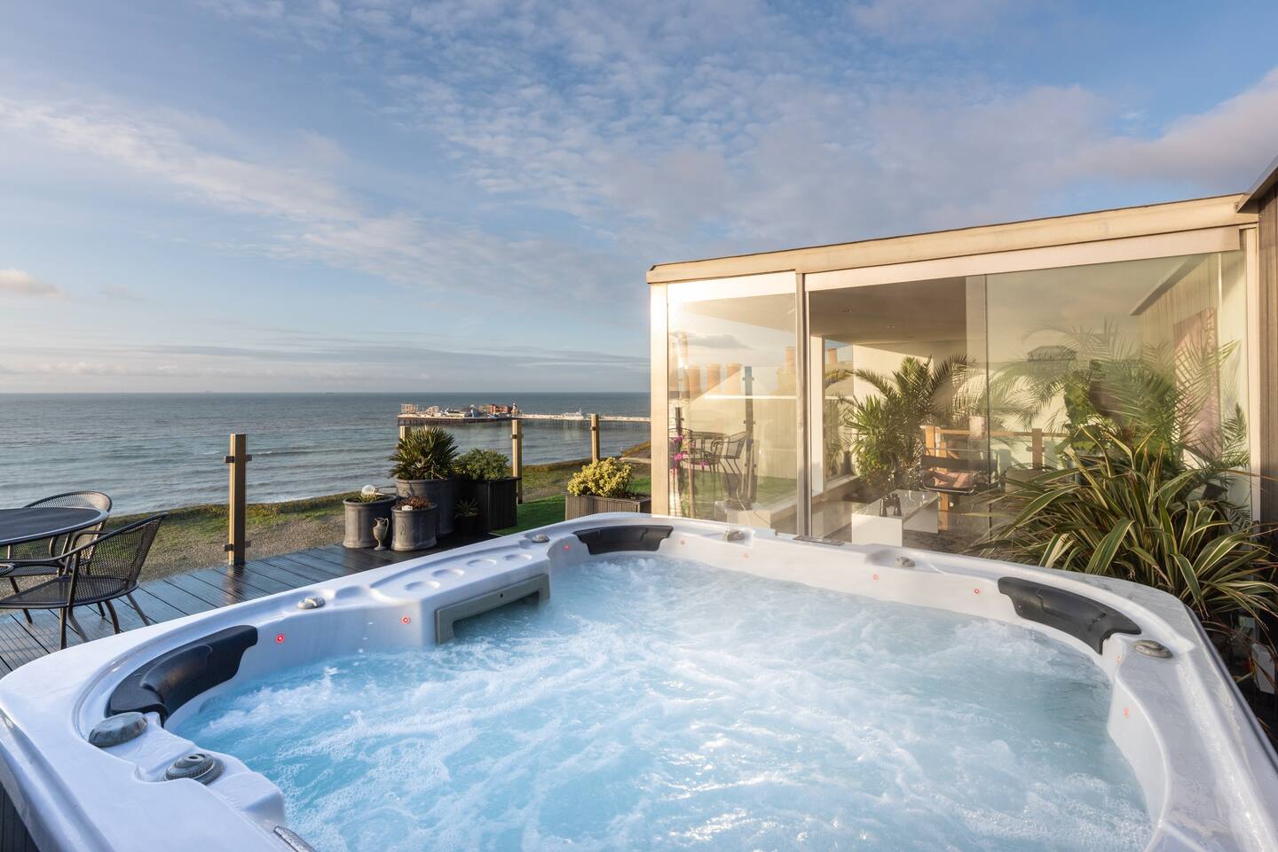 Spectacular Frontline Sea View Penthouse & Hot tub