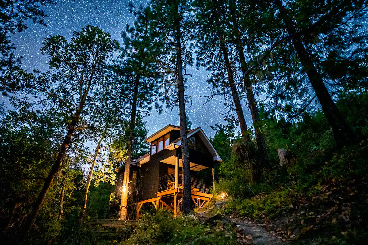 Stay in the treetops of the Siskiyou mountains