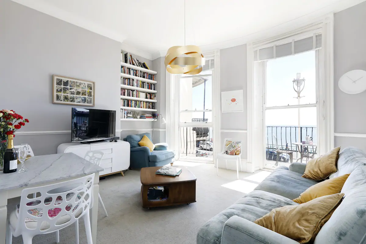 Five Star Seafront Flat with Sea Views