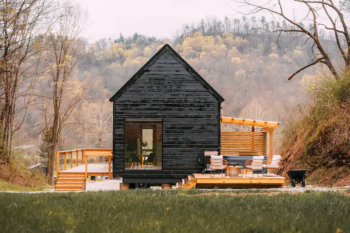 Imagine waking up in this modern, Scandinavian-themed cabin