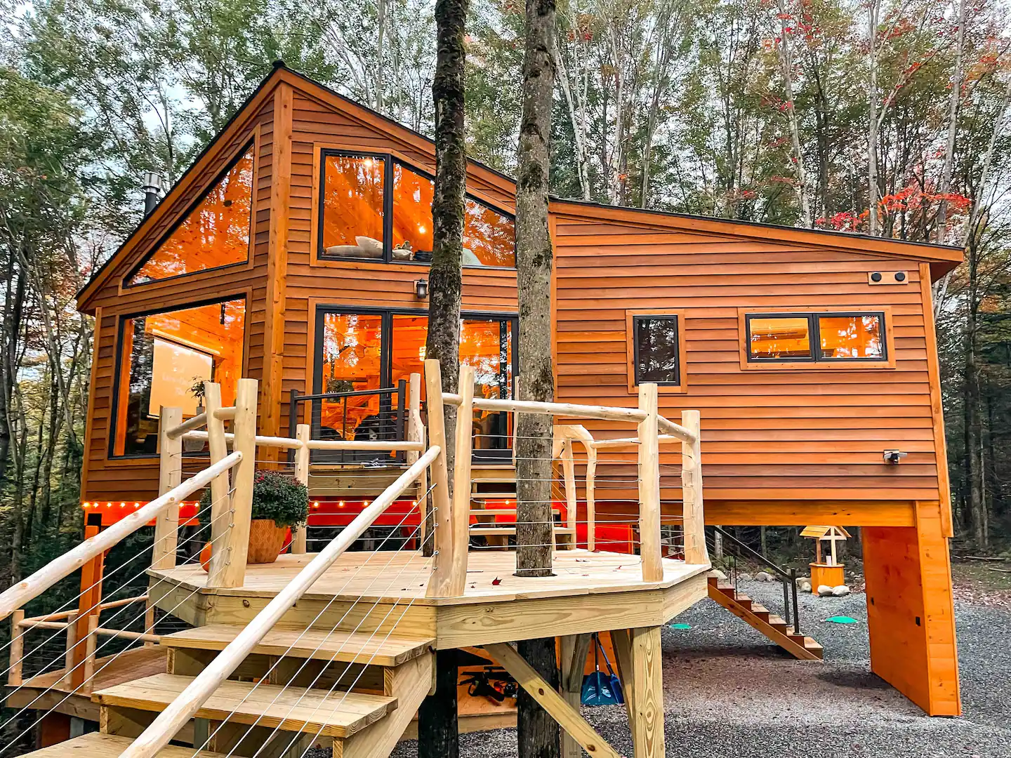 Secluded Luxury Treehouse: Hot Tub + Projector