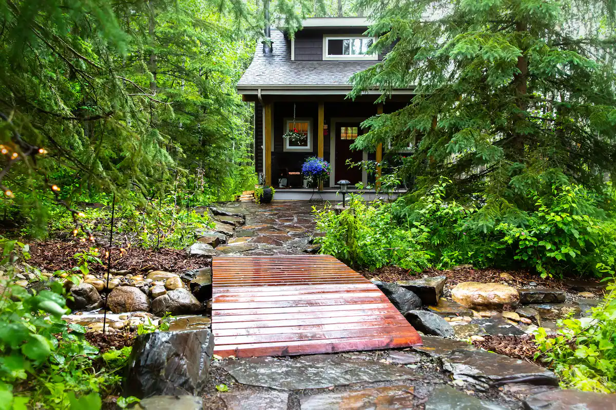 A custom cabin for your outdoorsy getaway