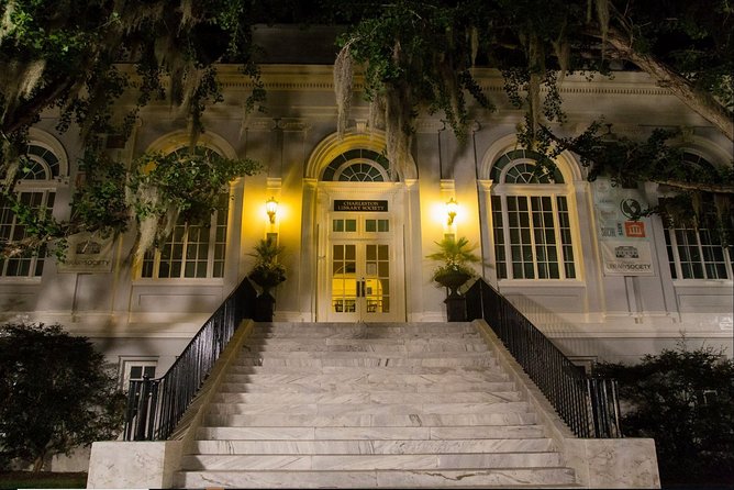 Ghosts of Charleston Night-Time Walking Tour with Unitarian Church Graveyard