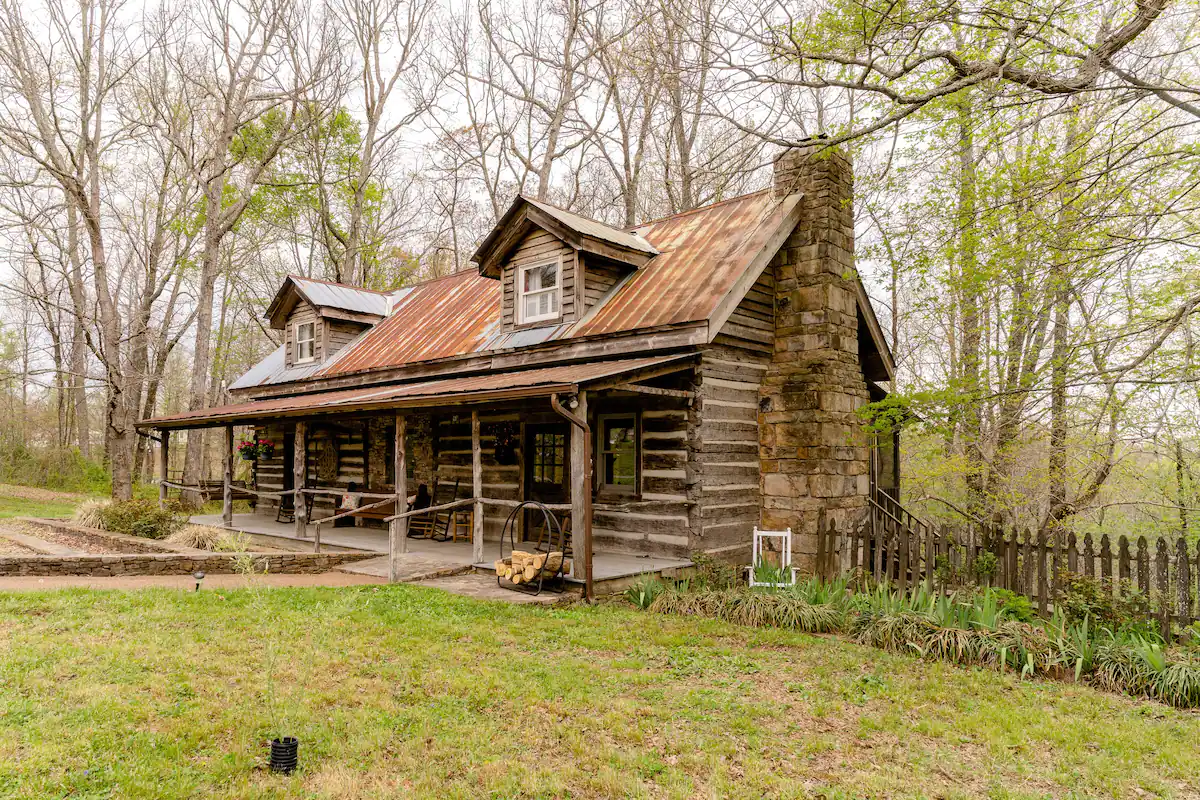 A unique cabin to experience quiet, country living