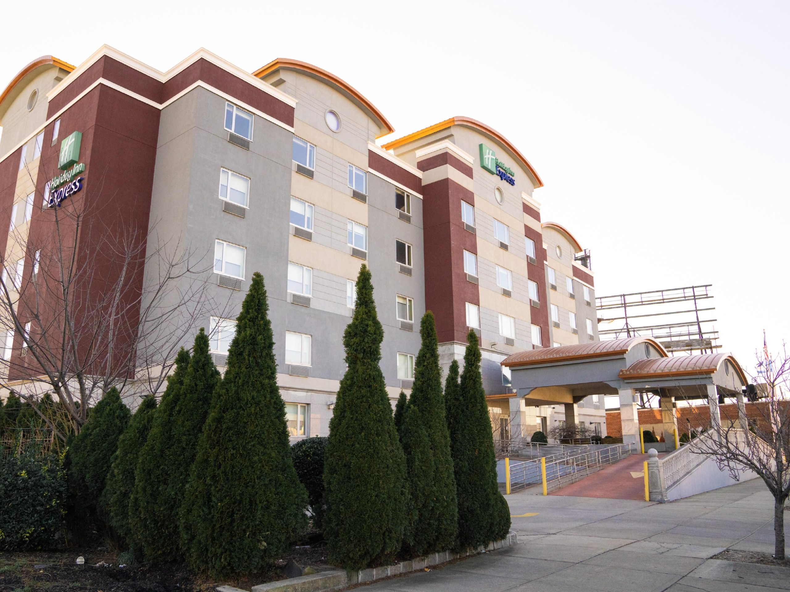 Holiday Inn Express Maspeth, an IHG Hotel